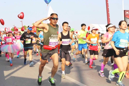 2018i米马拉松欢快落幕　25000名选手相聚“影视名城，休闲小镇”