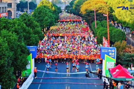 氛围感拉满！25000“横马”人打卡“中国影视梦工厂”