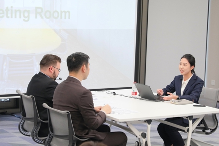 Hengdian Group inaugurates new employees with business simulation tradition
